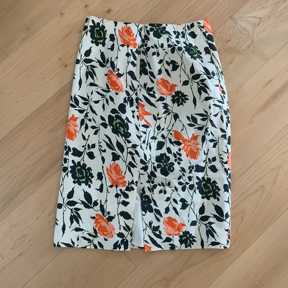 Club Monaco floral pencil skirt - Picture 4 of 5